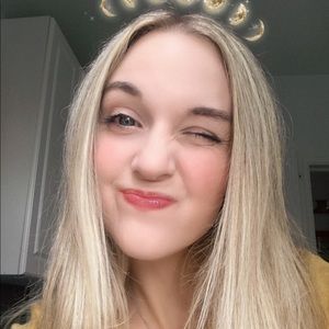 Meet your Posher, Holley